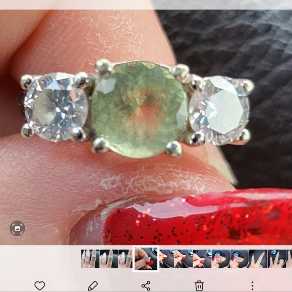 3 STONE RING,/2 Diamonds GIA Cert, & 1 ALEXANDRITE Gem in the middle of diamonds - Picture 5 of 9